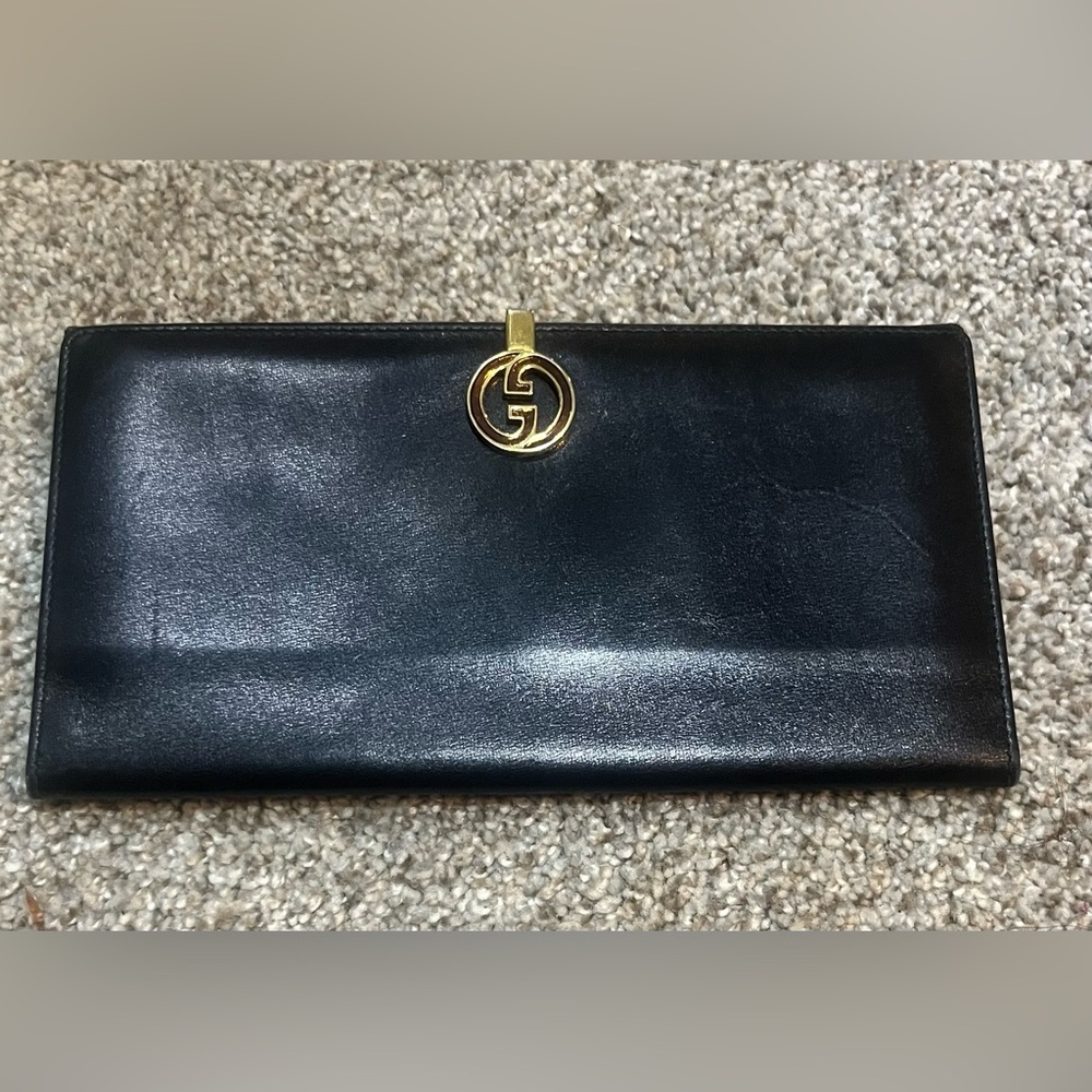 Gucci Black Leather Gold Flip Over Emblem Clasp Vintage Bi-Fold Wallet